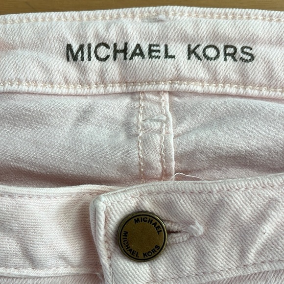 Michael Kors shorts with beanie
Shorts size 8 - Picture 11 of 11